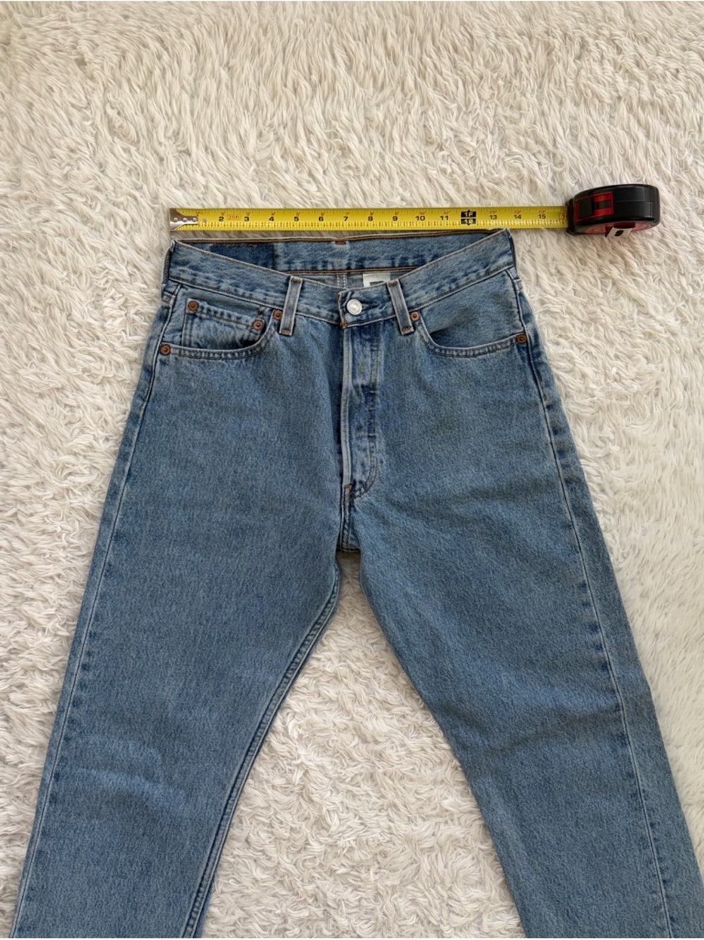 90s Vintage Levi’s 501 med wash - Picture 4 of 16